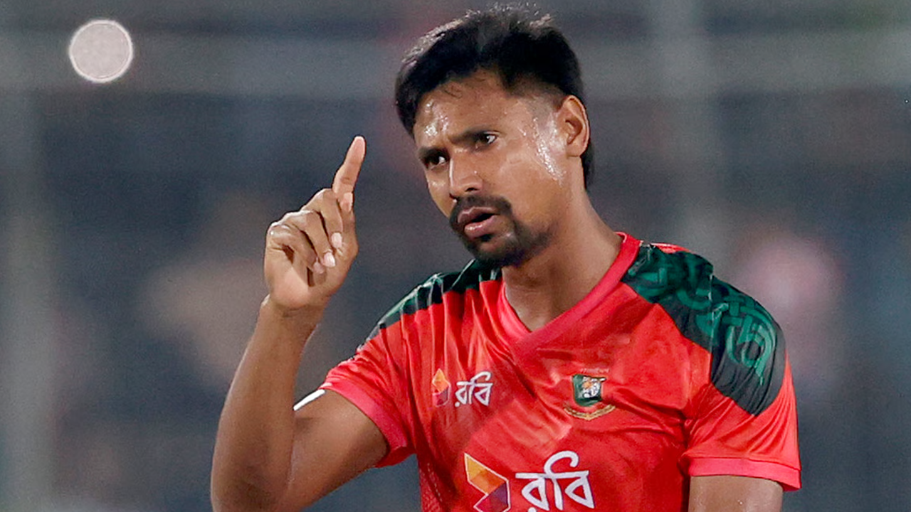 <h5>মোস্তাফিজুর রহমান</h5> <h3>টি-টোয়েন্টিতে মোস্তাফিজ এখন ‘ডট বলের রাজা’</h3>
