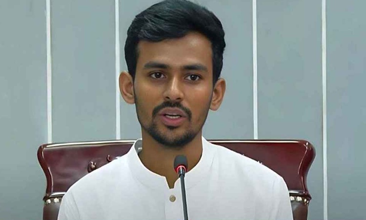 <h5>ক্রীড়া উপদেষ্টা</h5> <h3>ফিফার ৩০ কোটি টাকার প্রকল্প নিয়ে আশ্বস্ত করলেন ক্রীড়া উপদেষ্টা</h3>