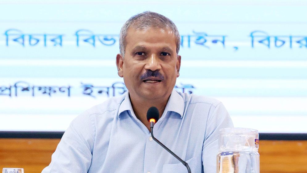 গণভোট বিষয়ে দ্রুত সিদ্ধান্ত দেবেন প্রধান উপদেষ্টা: আসিফ নজরুল