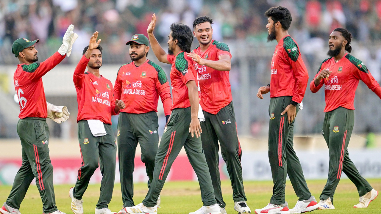 <h5>টি-টোয়েন্টি সিরিজ</h5> <h3>হোয়াইটওয়াশ এড়াতে একাদশে বড় পরিবর্তন, বাদ পড়তে পারেন জাকের আলি</h3>