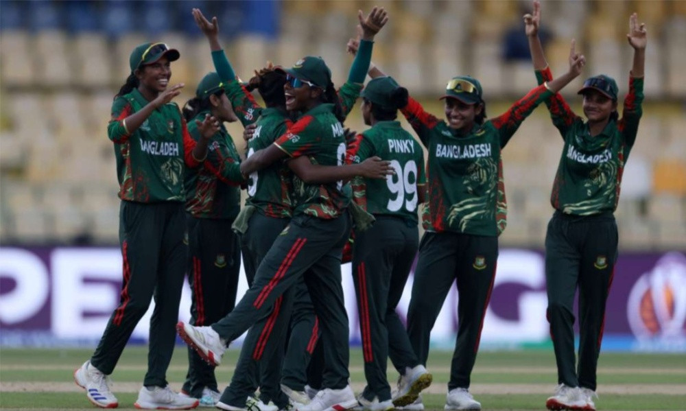 <h5>নারী বিশ্বকাপ</h5> <h3>পাকিস্তানকে উড়িয়ে দুর্দান্ত সূচনা বাংলাদেশের মেয়েদের</h3>