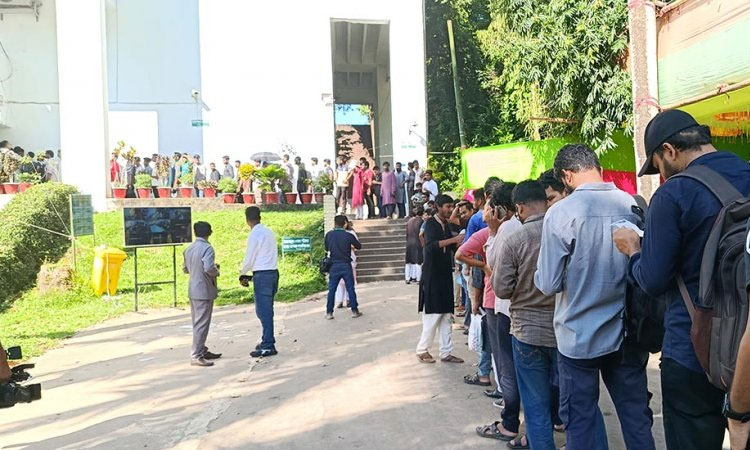 <h5>চাকসু নির্বাচন</h5> <h3>৩৫ বছর পর চট্টগ্রাম বিশ্ববিদ্যালয়ে চাকসু ও হল সংসদ নির্বাচন শুরু</h3>