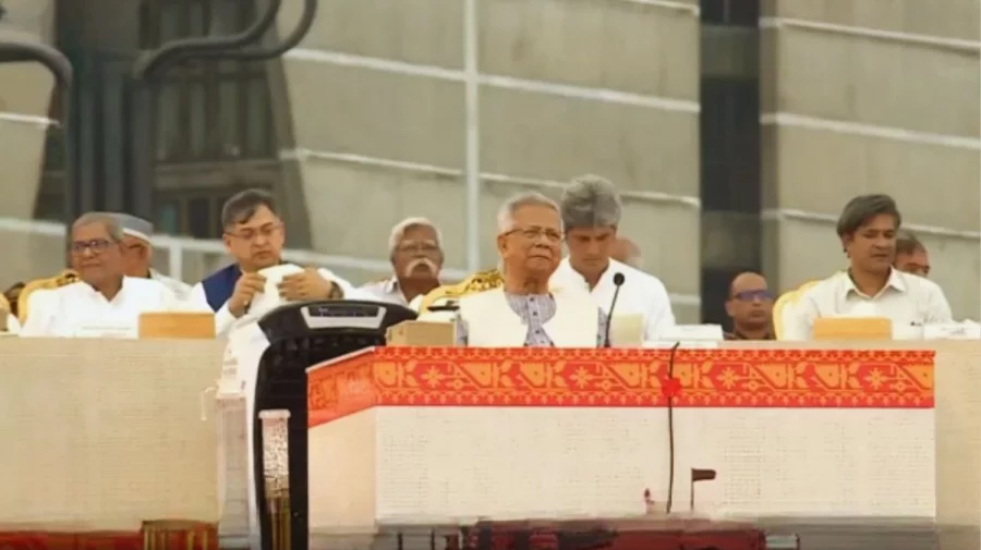 জুলাই সনদ স্বাক্ষর অনুষ্ঠানে প্রধান উপদেষ্টা মুহাম্মদ ইউনূসের যোগদান