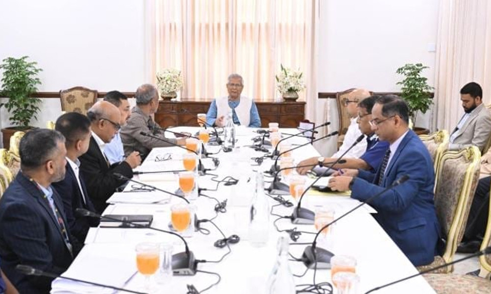 <h5>প্রধান উপদেষ্টা</h5> <h3>জাতীয় নির্বাচনের স্বচ্ছতা নিশ্চিত করতে দ্রুত বডি-ওর্ন ক্যামেরা কেনার নির্দেশ</h3>