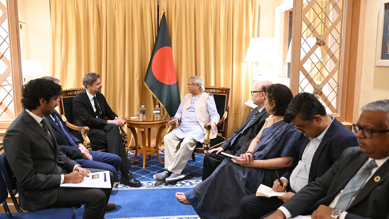 <h5>প্রধান উপদেষ্টা অধ্যাপক মুহাম্মদ ইউনূস</h5> <h3>তরুণ কৃষি উদ্যোক্তাদের সহায়তায় সামাজিক ব্যবসা তহবিল গঠনের আহ্বান ইউনূসের</h3>