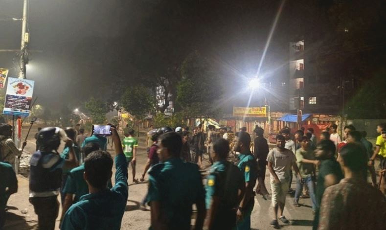 <h5>ঢাকা বিশ্ববিদ্যালয় ও ঢাকা কলেজ</h5> <h3>মধ্যরাতে ঢাবি-ঢাকা কলেজ শিক্ষার্থীদের সংঘর্ষে উত্তপ্ত এলাকা</h3>
