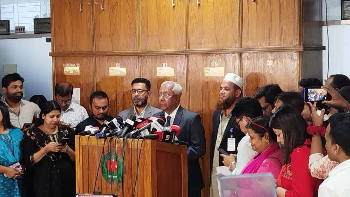 <h5>১ লাখ সেনা, দেড় লাখ পুলিশ</h5> <h3>ত্রয়োদশ জাতীয় সংসদ নির্বাচনে মোতায়েন হবে ৬ লাখ আইনশৃঙ্খলা সদস্য</h3>