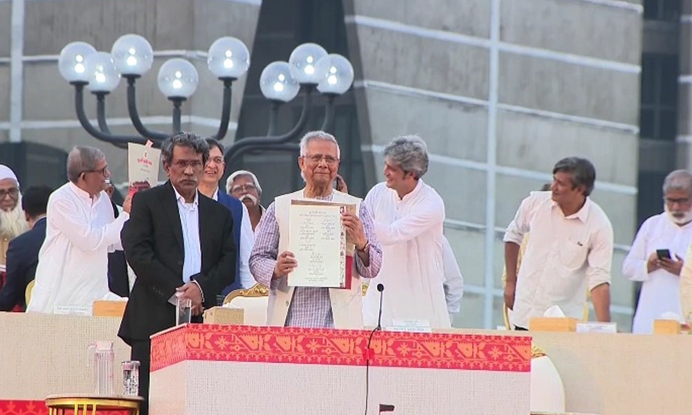 ঐতিহাসিক জুলাই সনদে সই করলেন প্রধান উপদেষ্টা ও রাজনীতিবিদরা