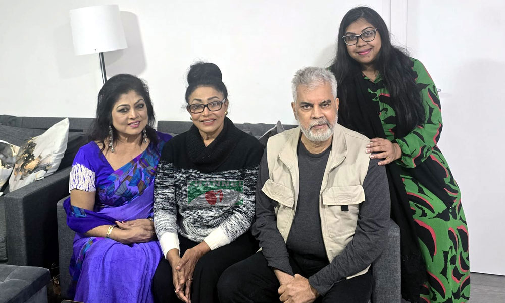 <h5>ইলিয়াস কাঞ্চন</h5> <h3>লন্ডনে ইলিয়াস কাঞ্চনের সঙ্গে সাক্ষাতে আবেগঘন রোজিনা</h3>