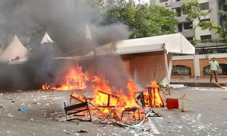 সংসদ এলাকায় পুলিশের সঙ্গে জুলাই যোদ্ধাদের সংঘর্ষ, মানিক মিয়া এভিনিউ রণক্ষেত্র