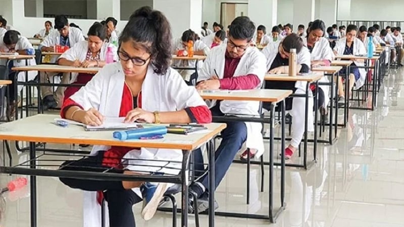 <h5>সরকারি ও বেসরকারি মেডিকেল কলেজ</h5> <h3>২০২৫-২৬ শিক্ষাবর্ষের মেডিকেল ভর্তি পরীক্ষা ১২ ডিসেম্বর</h3>