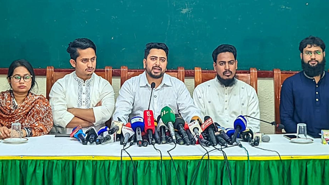 <h5>নাহিদ ইসলাম</h5> <h3>জুলাই সনদ বাস্তবায়ন না হলে নির্বাচন সম্ভব নয়</h3>
