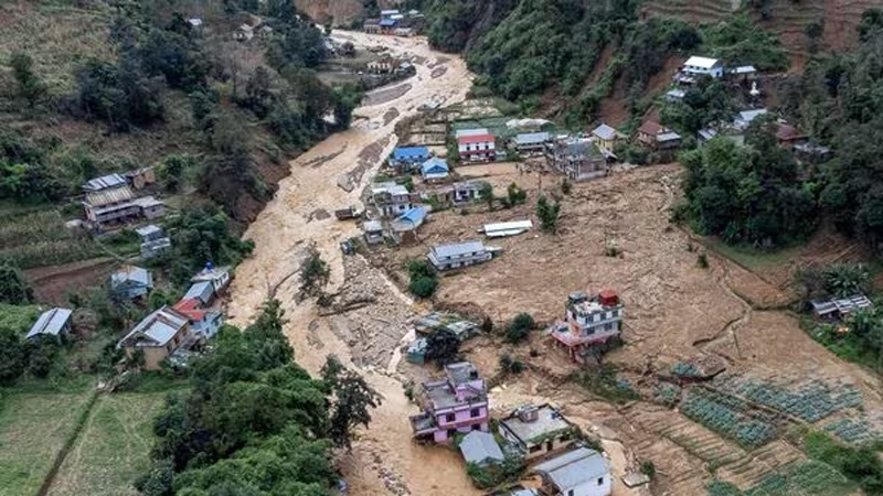 <h5>নেপালে আকস্মিক বন্যা ও ভূমিধসে</h5> <h3>নেপালে বন্যা-ভূমিধসে প্রাণহানি ৪৭, দার্জিলিংয়ে ৭</h3>