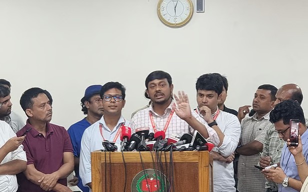 <h5>নাসীরুদ্দীন পাটওয়ারী</h5> <h3>শাপলা প্রতীক না দিলে নিবন্ধন বাতিলের হুমকি এনসিপির</h3>