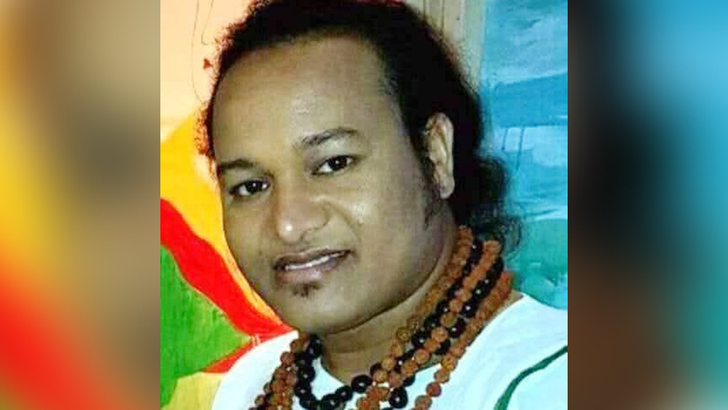 <h5>লালন একাডেমির সংগীত শিল্পী রতন</h5> <h3>বাড়ি ফেরার পথে লালনশিল্পীকে দুর্বৃত্তদের ছুরিকাঘাত</h3>