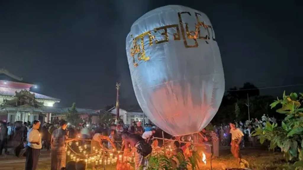 <h5>ভয়াবহ প্যারাগ্লাইডার হামলা</h5> <h3>মিয়ানমারে বৌদ্ধ উৎসবে প্যারাগ্লাইডার হামলায় নিহত ২৪</h3>