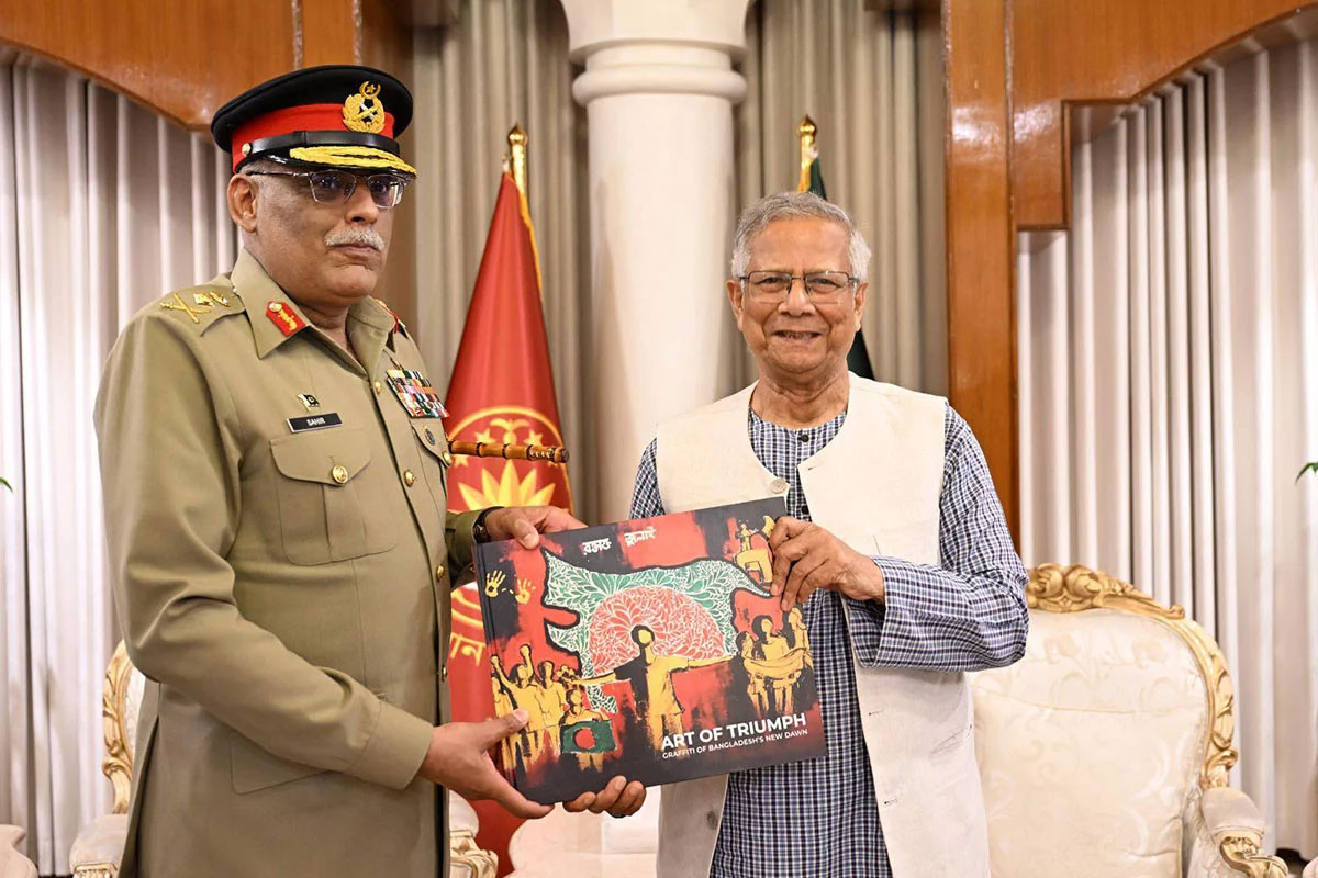 <h5>অধ্যাপক মুহাম্মদ ইউনূস</h5> <h3>প্রধান উপদেষ্টার সঙ্গে পাকিস্তানের যৌথ বাহিনী প্রধানের সৌজন্য সাক্ষাৎ</h3>