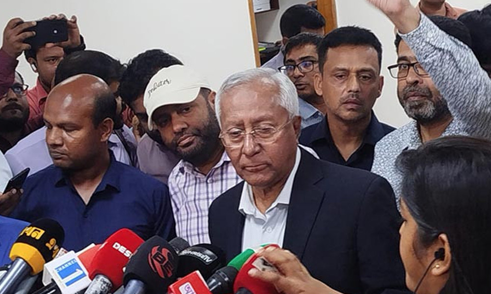 <h5>আখতার আহমেদ</h5> <h3>তৃতীয় ধাপের হালনাগাদে দেশে ভোটার ১২ কোটি ৭৬ লাখ</h3>