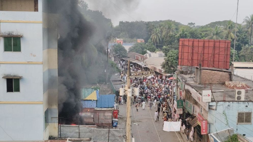 <h5>ফরিদপুর বোয়ালমারি</h5> <h3>ফরিদপুরে বিএনপির দুই গ্রুপের সংঘর্ষ, আহত অন্তত ৫০</h3>