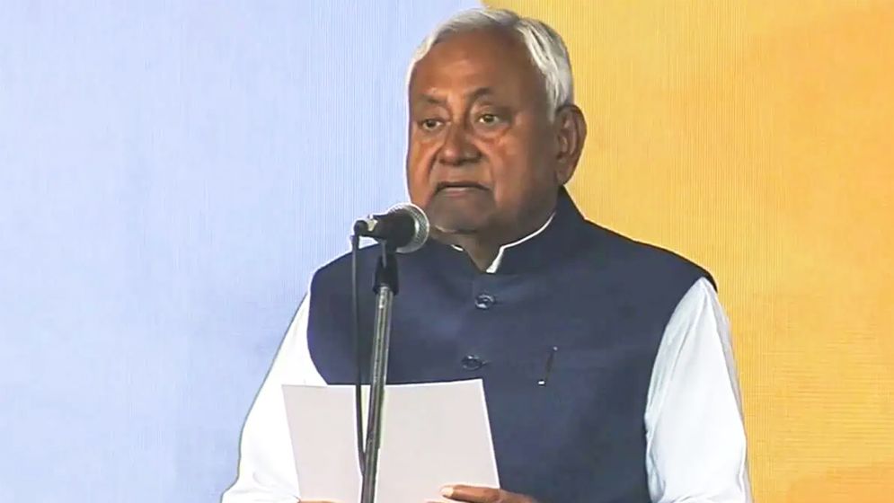 বিহারে রেকর্ড গড়ে দশমবার মুখ্যমন্ত্রী নীতিশ কুমারের শপথ