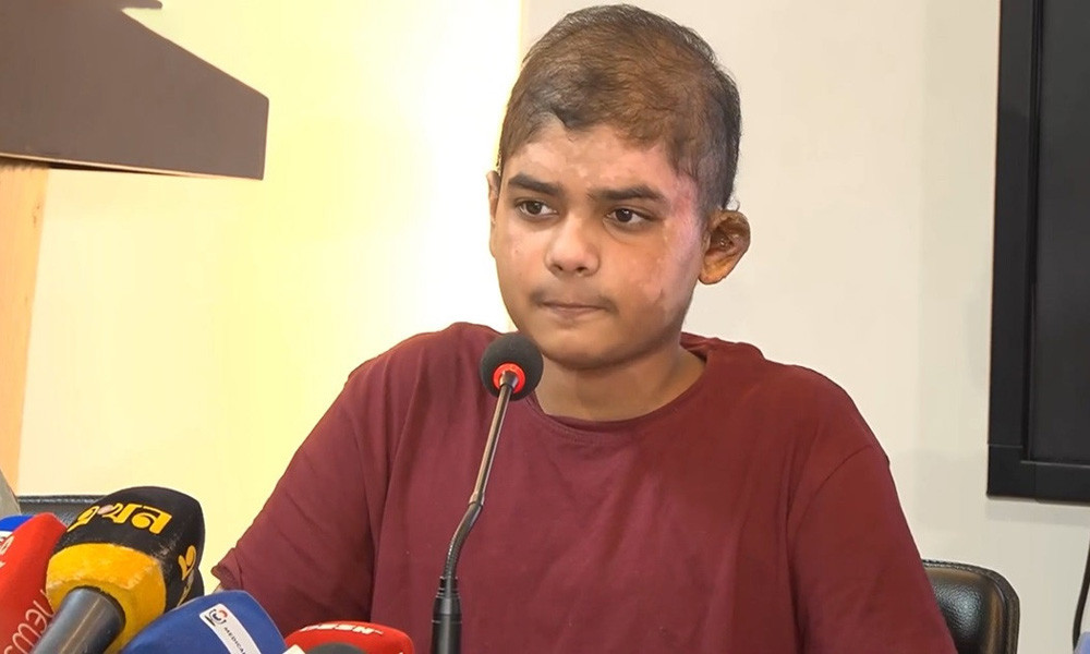 ৩৪ অস্ত্রোপচার শেষে ১২২ দিন পর বাসায় ফিরল মাইলস্টোনের ছাত্র আরিয়ান