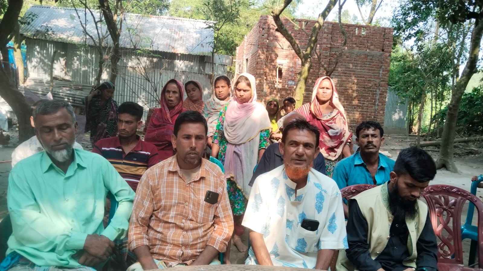 রায়পুরায় গ্রামবাসী সামসুলের বিরুদ্ধে সংবাদ সম্মেলন: হয়রানি ও হামলার অভিযোগ