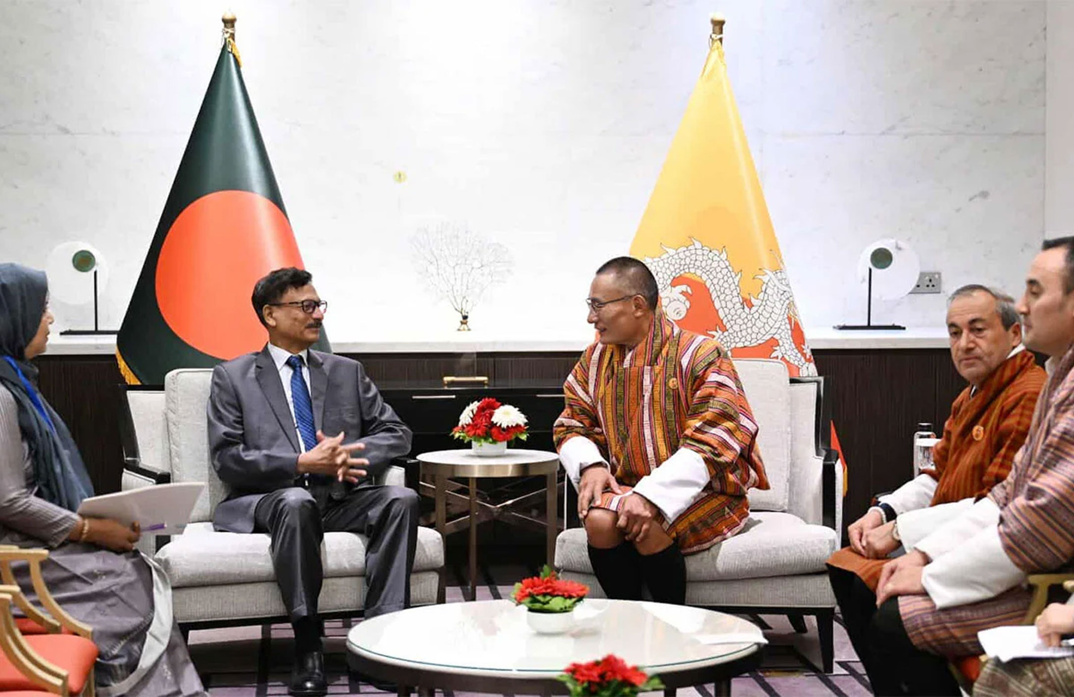 ভুটানের প্রধানমন্ত্রীর সঙ্গে পররাষ্ট্র উপদেষ্টার সৌজন্য সাক্ষাৎ