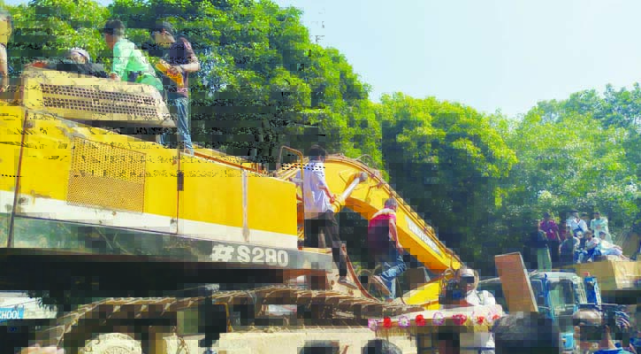 ধানমন্ডিতে পৌঁছেছে দুটি বুলডোজার