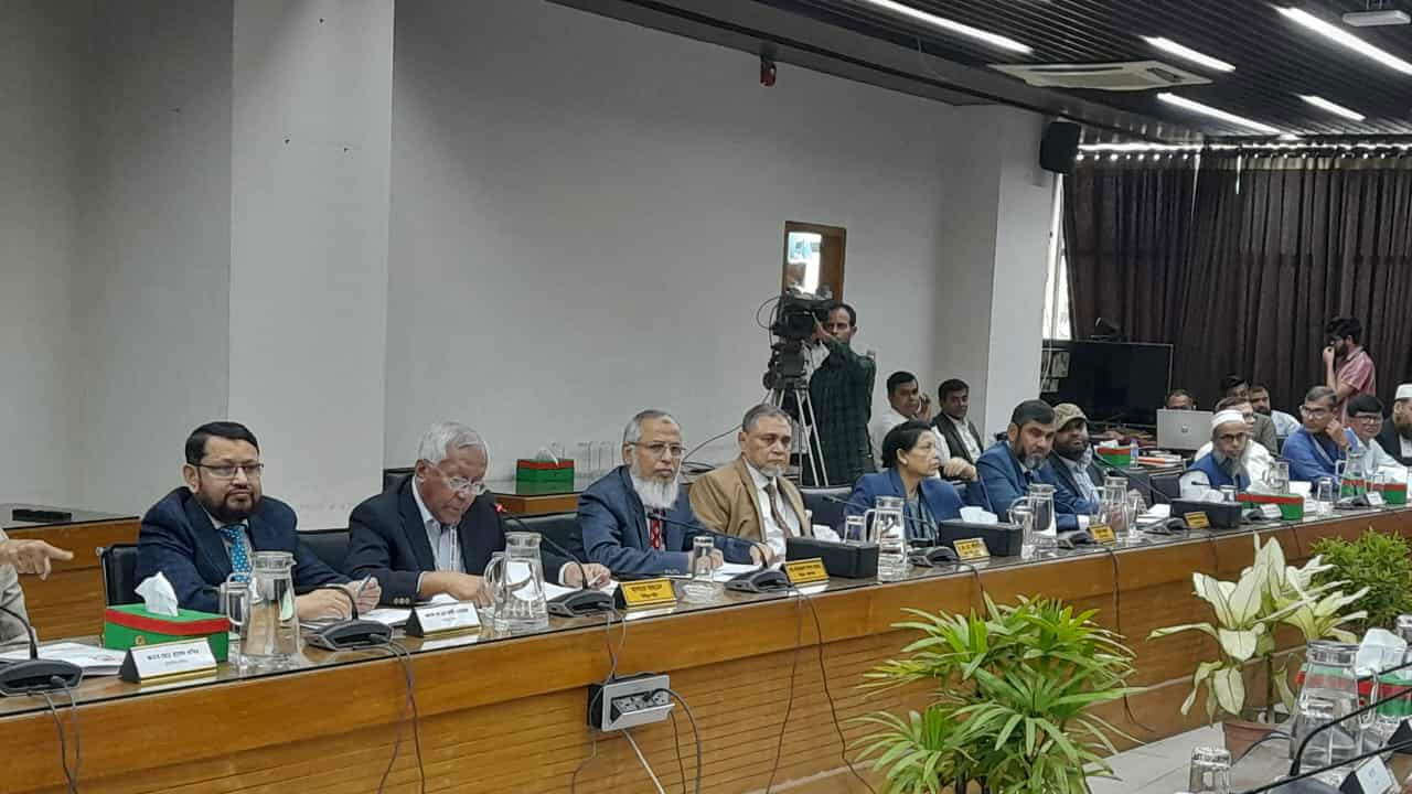 <h5>সিইসি</h5> <h3>সুন্দর ও নিরপেক্ষ নির্বাচন উপহার দিতে আমরা প্রতিশ্রুতিবদ্ধ</h3>