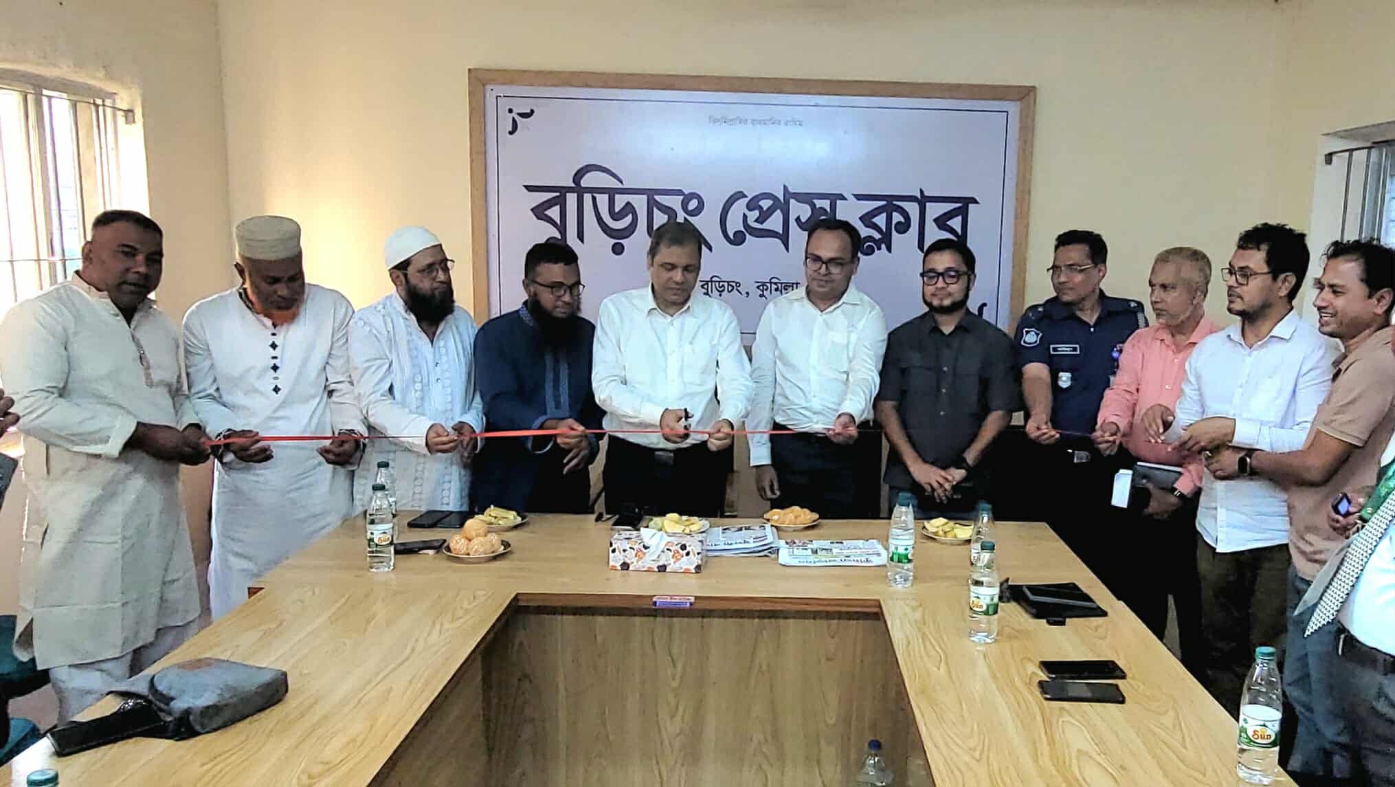 “সাংবাদিকরা জীবন বাজি রেখে দেশ ও জাতির কল্যাণে কাজ করেন” গৃহায়ন ও গণপূর্ত সচিব নজরুল ইসলাম