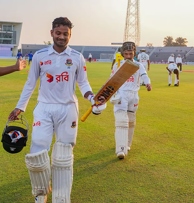 সিলেট টেস্টে মাহমুদুলের রোমাঞ্চকর সেঞ্চুরি, দলকে বড় সংগ্রহের পথে নিয়ে গেলেন