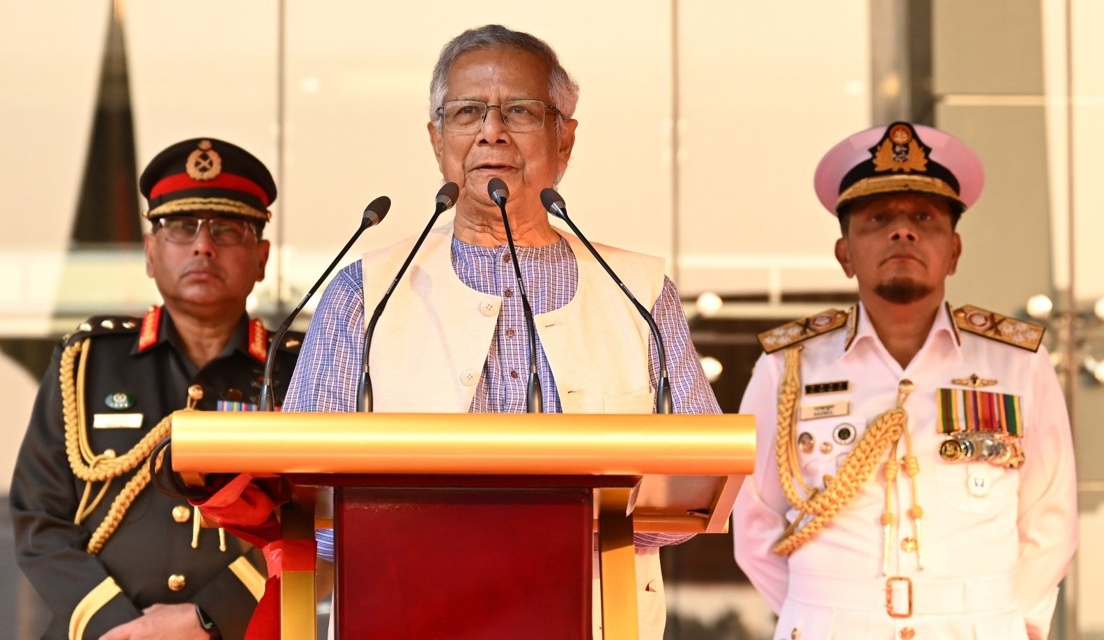 সেনাকুঞ্জে প্রধান উপদেষ্টা: “বহিঃশত্রুর আক্রমণে প্রস্তুত থাকতে হবে”