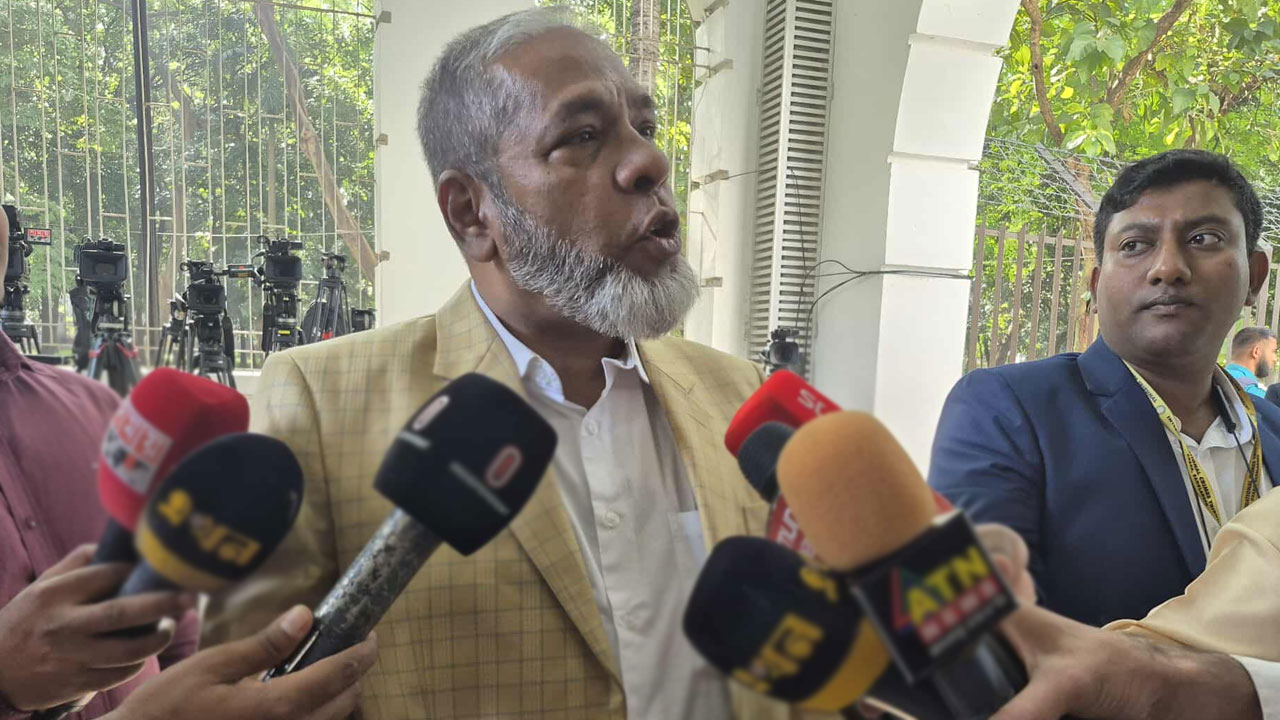 রাষ্ট্রনিযুক্ত আইনজীবী বললেন, ‘বিচার স্বচ্ছ হয়েছে, হাসিনা খালাস পেলে খুশি হতাম’