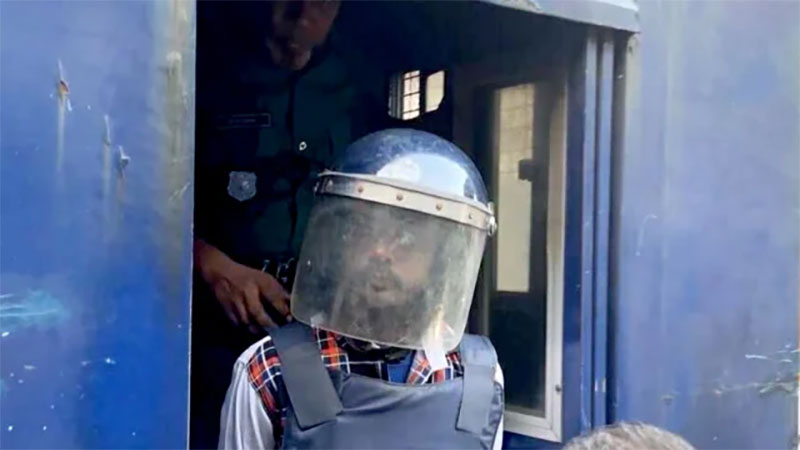 দুপুরে গ্রেপ্তার হিরো আলম সন্ধ্যায় পেলেন জামিন