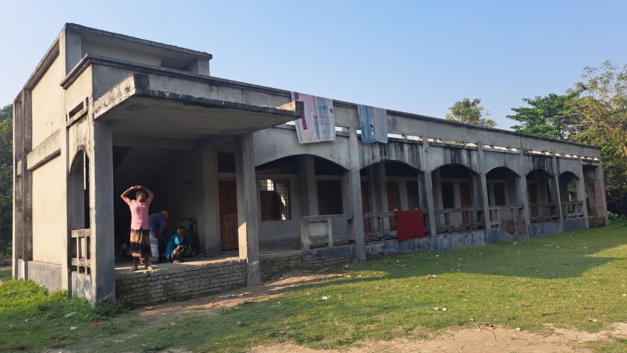 ঠিকাদার উধাও, প্রকৌশলী বদলি, কোটি টাকার দুই শিক্ষা ভবনের কাজ থমকে নাটোরে