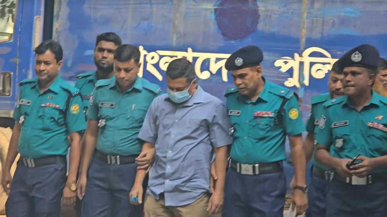মানবতাবিরোধী অপরাধের মামলায় রাজসাক্ষী সাবেক আইজিপি মামুনকে ট্রাইব্যুনালে হাজির