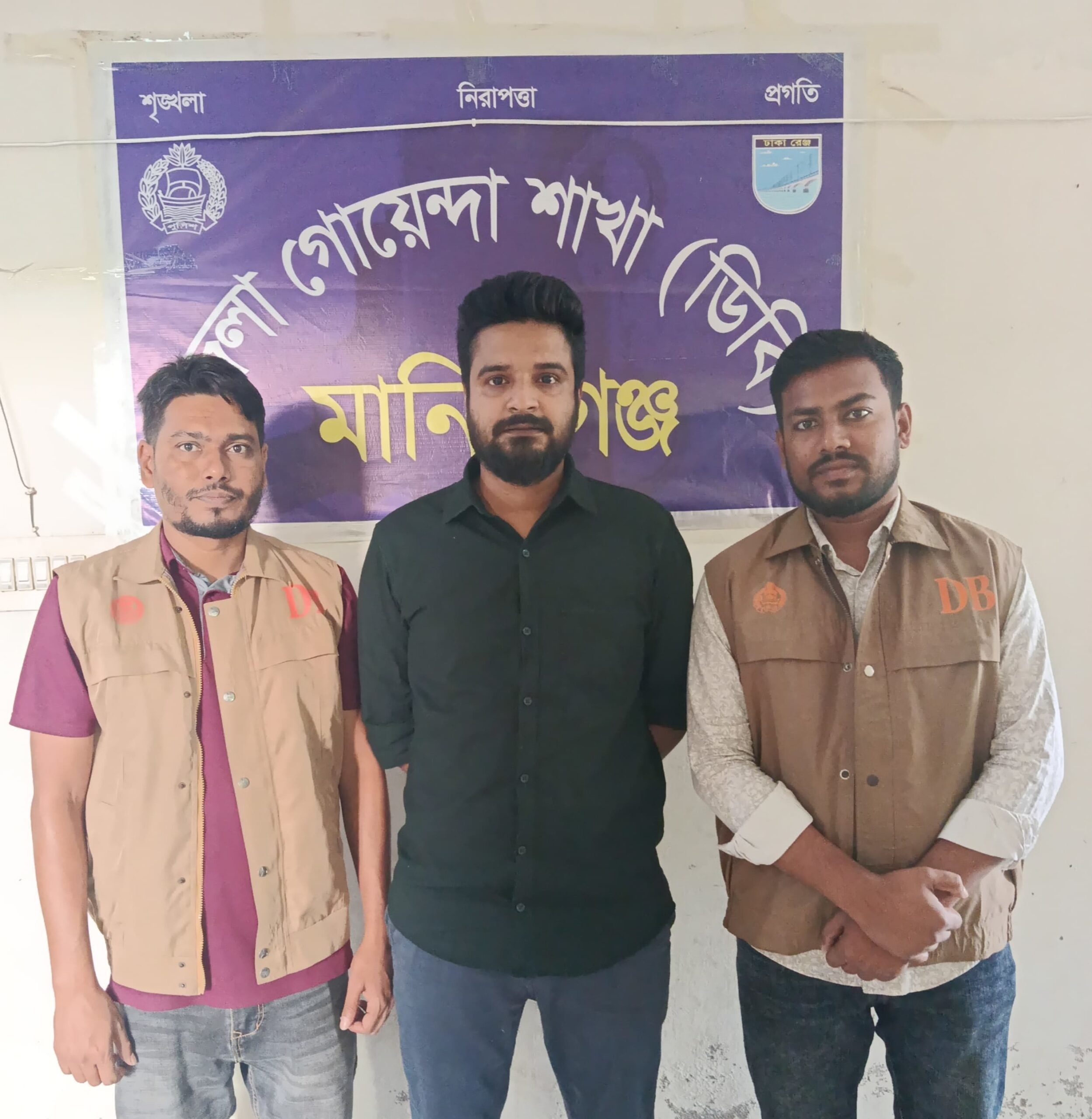 ঢাকার আদাবর থেকে আরুয়া ইউনিয়নের চেয়ারম্যান অনিক খান গ্রেপ্তার