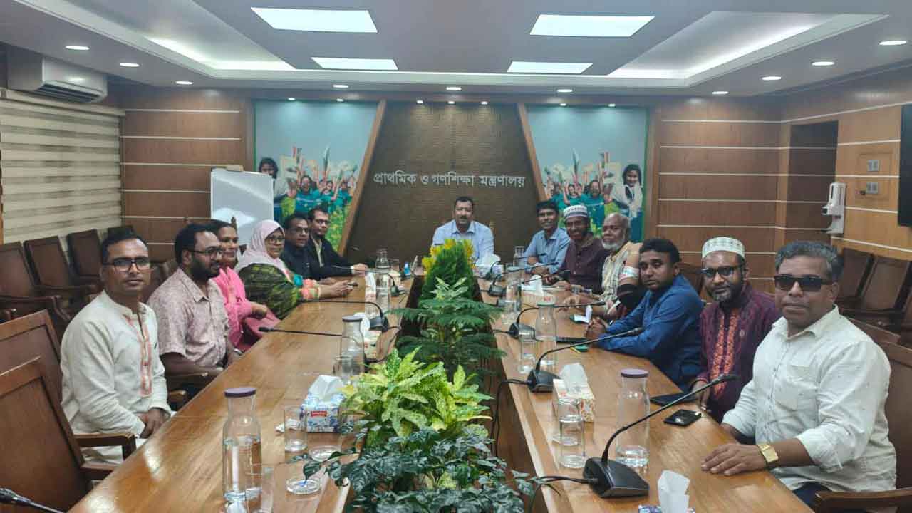 সরকারের আশ্বাসে প্রাথমিক শিক্ষকদের কর্মবিরতি আপাতত স্থগিত