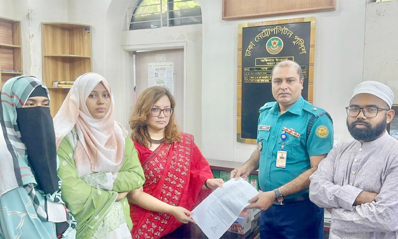ছবি বিকৃতি ও কুরুচিপূর্ণ মন্তব্যে ঢাবি শিক্ষিকা মোনামির মামলা