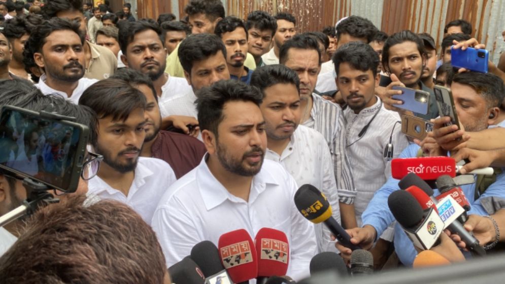 <h5>নাহিদ ইসলাম</h5> <h3>১৫ নভেম্বরের মধ্যে প্রার্থী তালিকা ঘোষণা করবে এনসিপি</h3>
