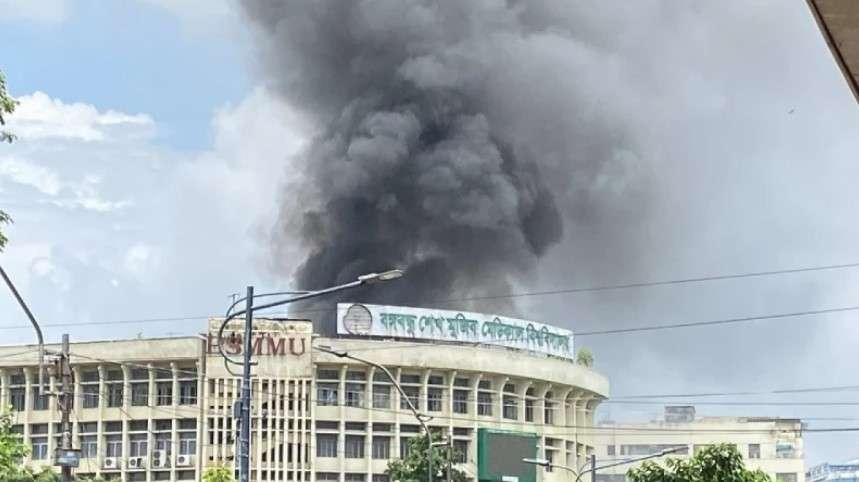 এবার মেডিক্যাল বিশ্ববিদ্যালয়ে আগুন, সাতটি ইউনিটের প্রচেষ্টা