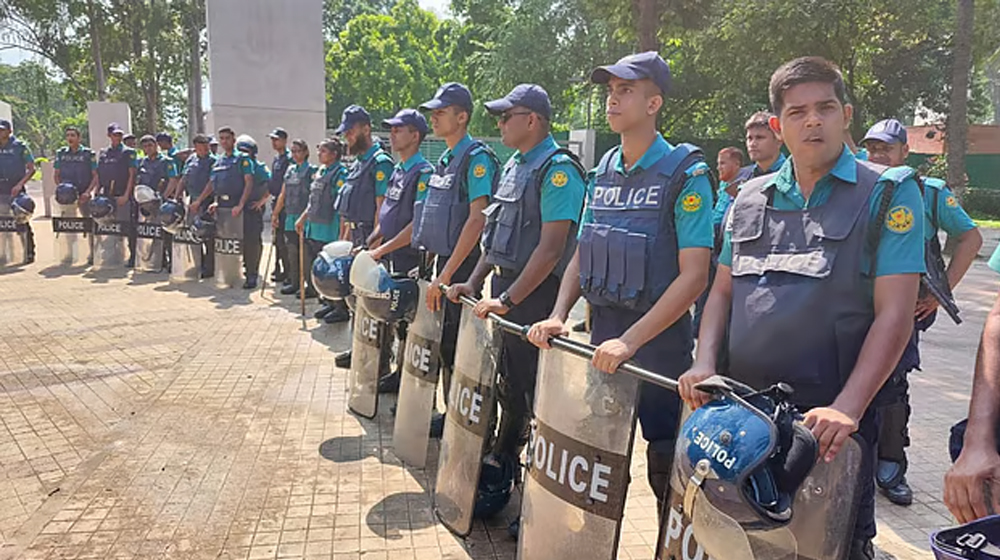 রাজধানীতে চার স্থানে ককটেল বিস্ফোরণ, ধর্মীয় প্রতিষ্ঠানে নিরাপত্তা জোরদার