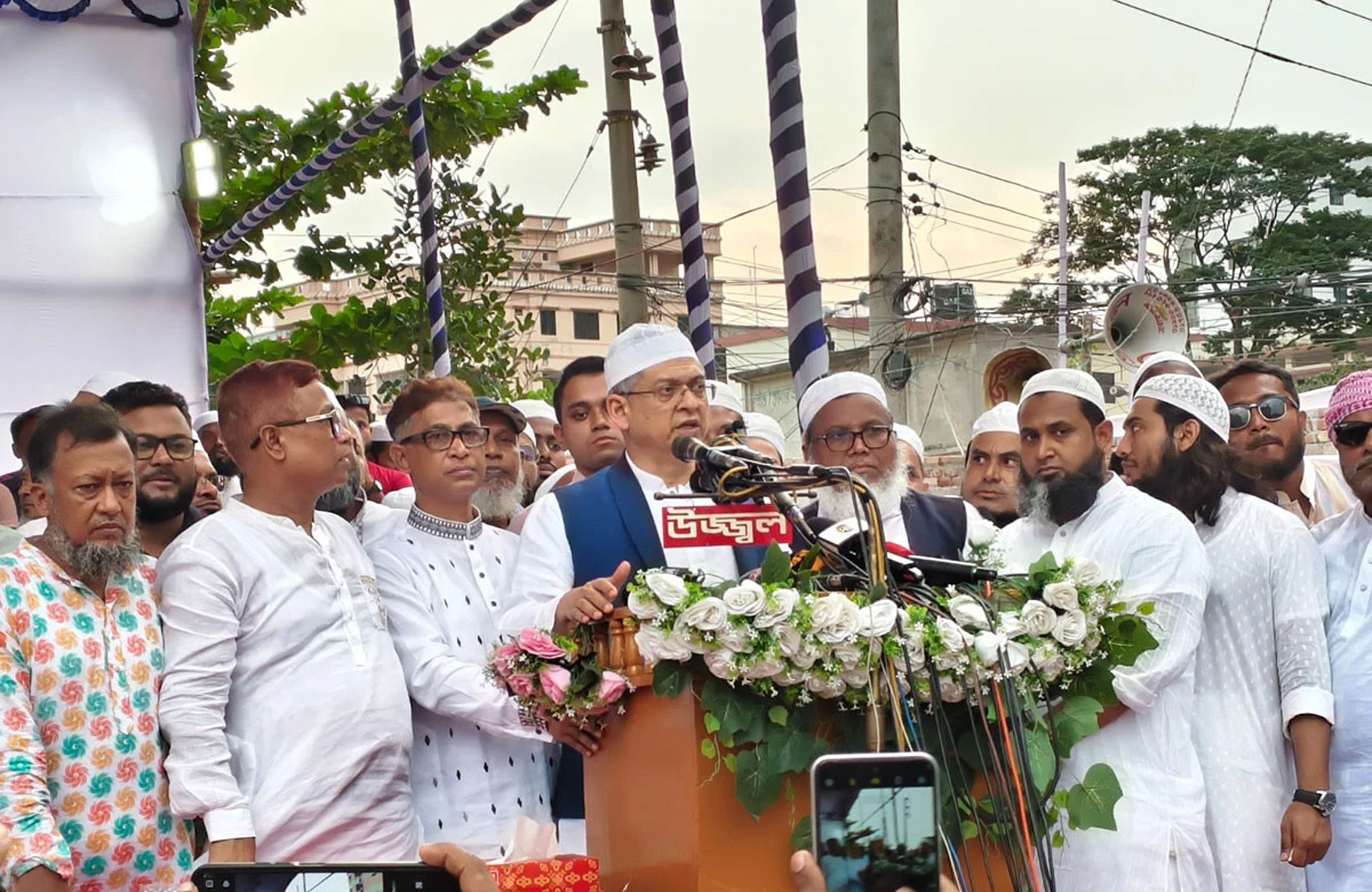 নির্বাচনের আগে ইসলামকে রাজনৈতিকভাবে ব্যবহারের সমালোচনা করলেন সালাহউদ্দিন আহমদ