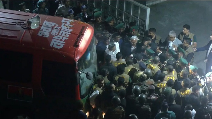 মাকে দেখতে এভারকেয়ার হাসপাতালে তারেক রহমান