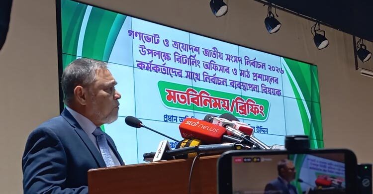আপনারা সাহস দিলে আমিও সাহসী হবো: ডিসি–এসপিদের সিইসি