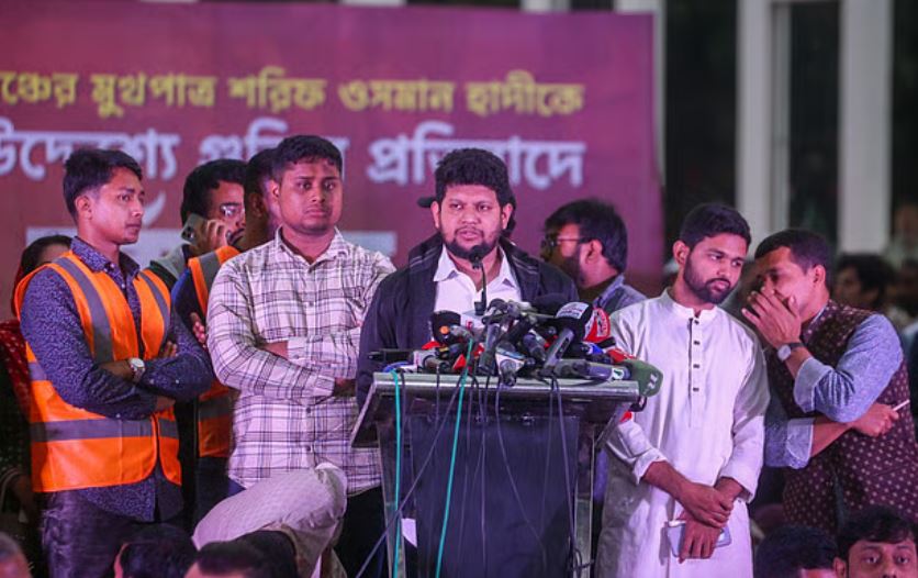 সুশীলতা করে লাভ নেই, এবার লাশ পড়লে লাশ নেব: মাহফুজ আলম