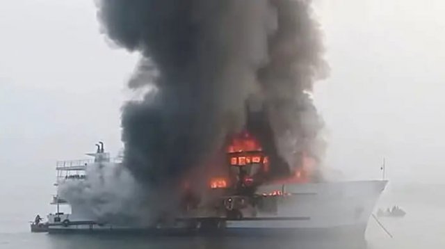 সেন্টমার্টিনগামী জাহাজে অগ্নিকাণ্ড, একজনের মৃত্যু
