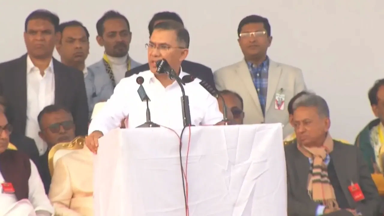 গণসংবর্ধনার মঞ্চে তারেক রহমান, যুগপৎ আন্দোলনের নেতাদের সঙ্গে সৌজন্য বিনিময়