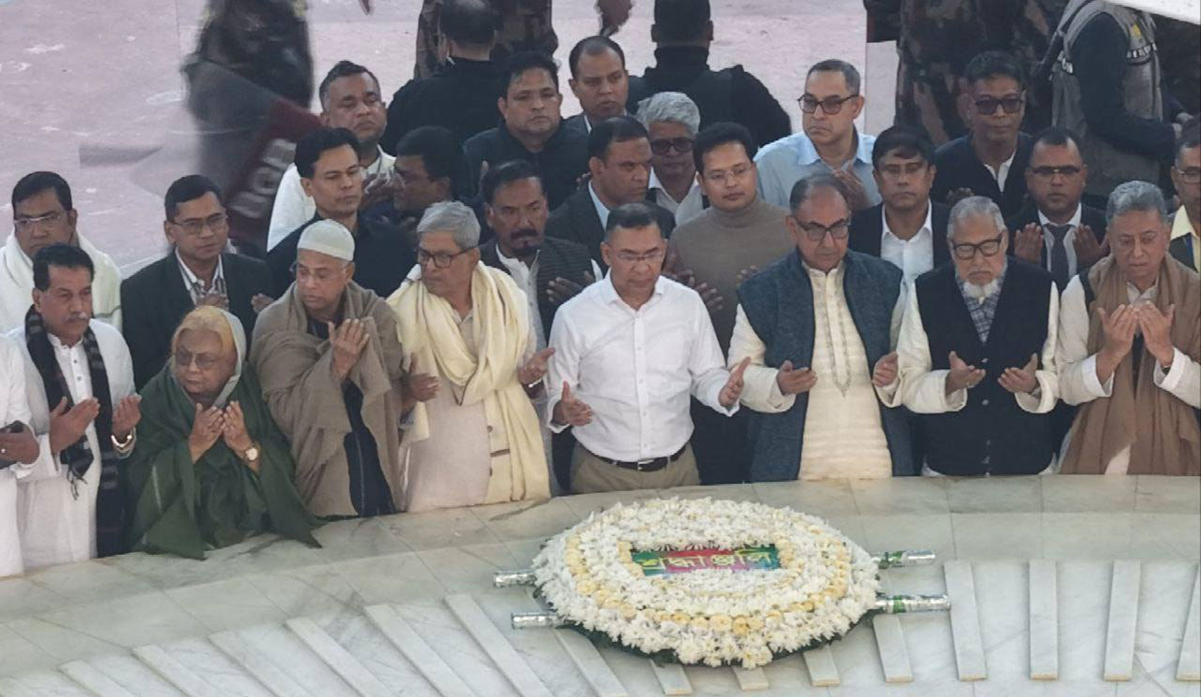 শহীদ জিয়ার কবর জিয়ারত করলেন তারেক রহমান