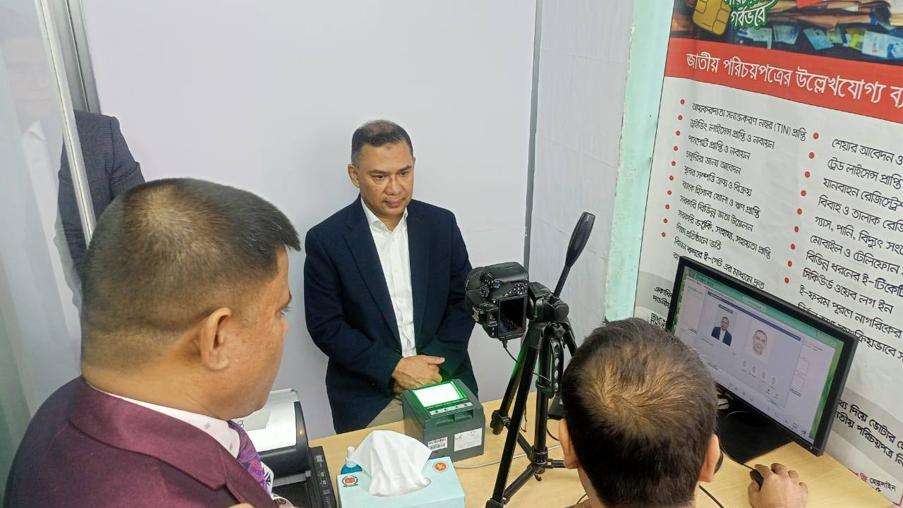 ভোটার হিসেবে নিবন্ধন সম্পন্ন করলেন তারেক রহমান